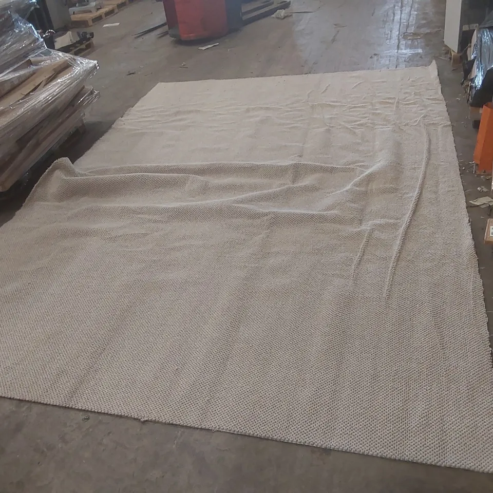ROLL OF QUALITY CREAM CARPET - APPROXIMATELY 495 x 330cm