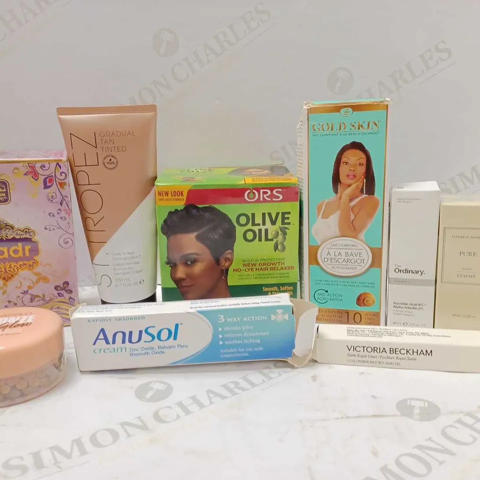 LOT OF APPROX 12 ASSORTED BEAUTY PRODUCTS TO INCLUDE ST TROPEZ TINTED FIRMING LOTION, SUNKISSED BRONZING PEARLS, VICTORIA BECKHAM SATIN EYELINER, ETC 