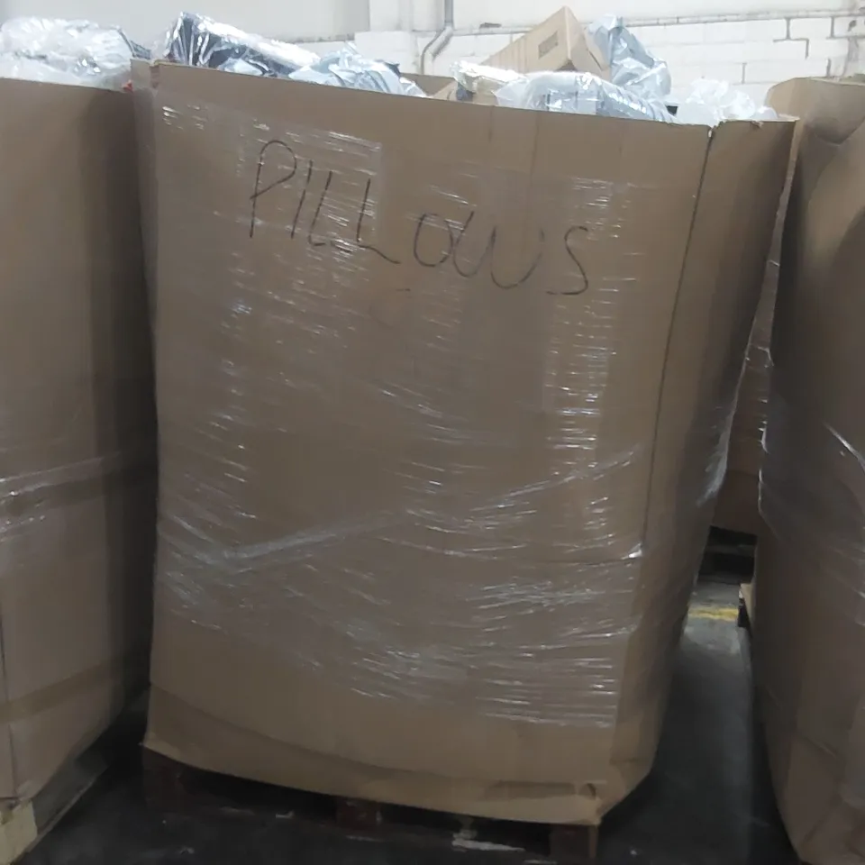 PALLET CONTAINING A VERY LARGE QUANTITY OF ASSORTED PILLOWS AND RELATED BEDDING/COMFORT PRODUCTS ECT