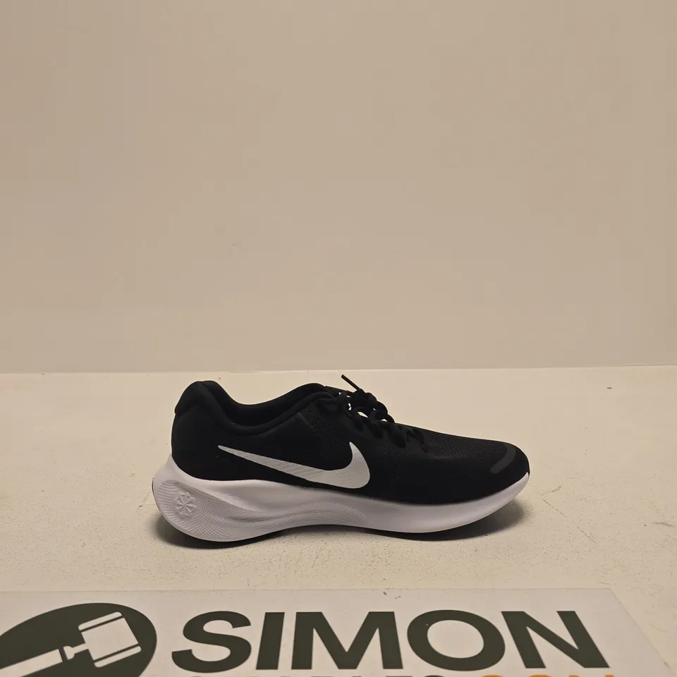 NIKE RUNNING SHOES – BLACKN SIZE UK 7