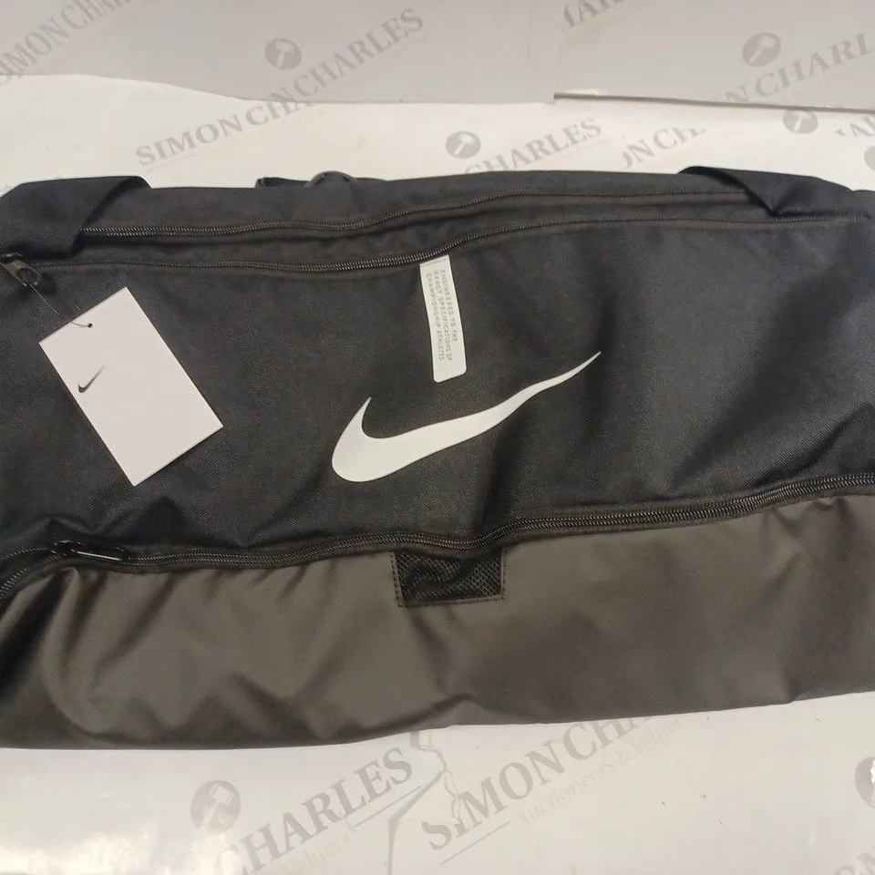 NIKE 60L SPORTS BAG - BLACK