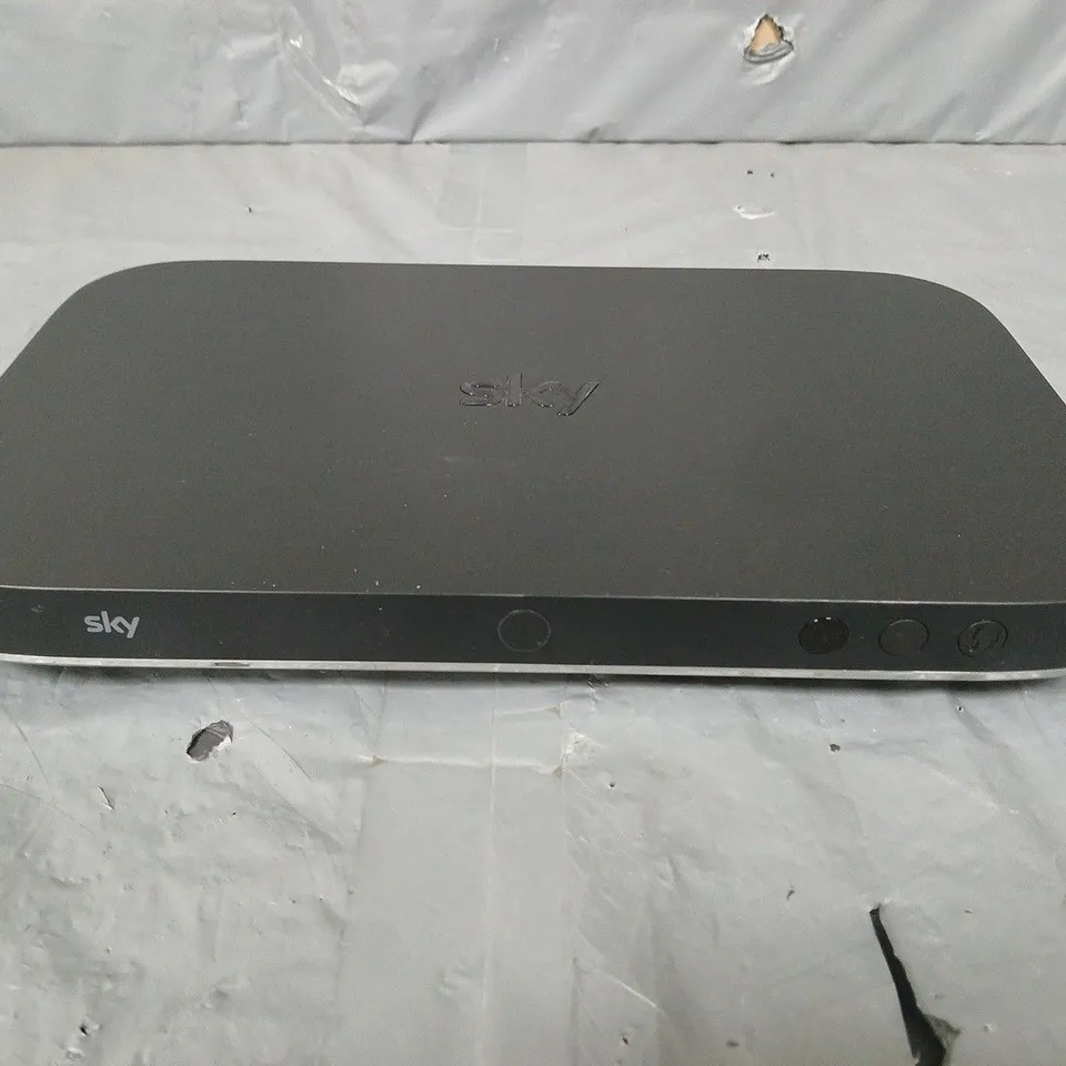SKY Q ES240 RECEIVER BOX 
