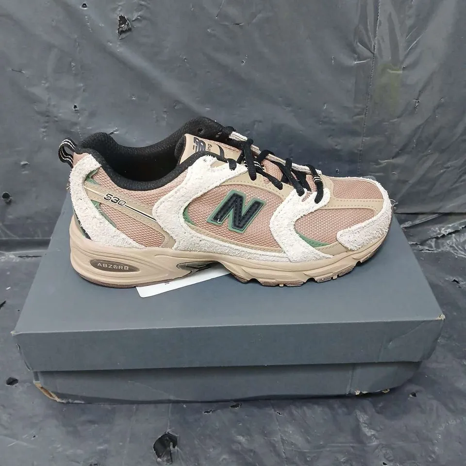 PAIR OF NEW BALANCE WOMENS 530 TRAINERS - 5.5