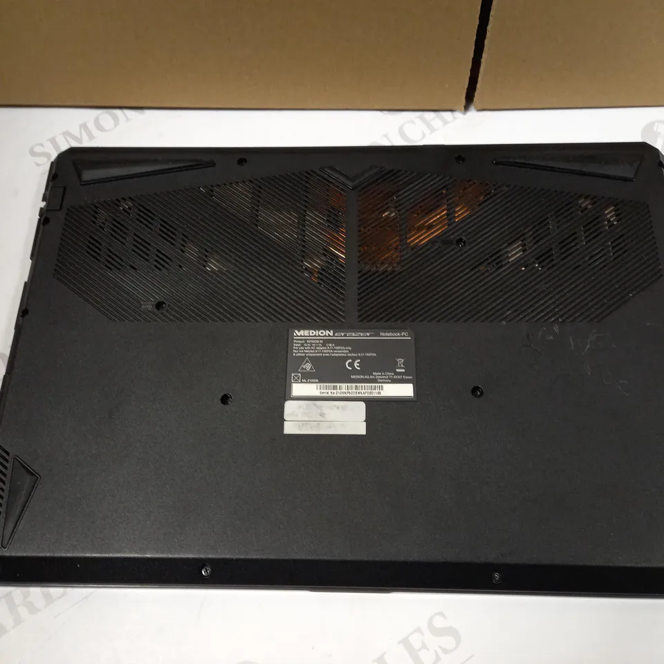 MEDION CRAWLER E10 CORE I5-10300H 8GB 512GB SSD 15.6 INCH GEFORCE GTX 1650 WINDOWS 10 GAMING LAPTOP