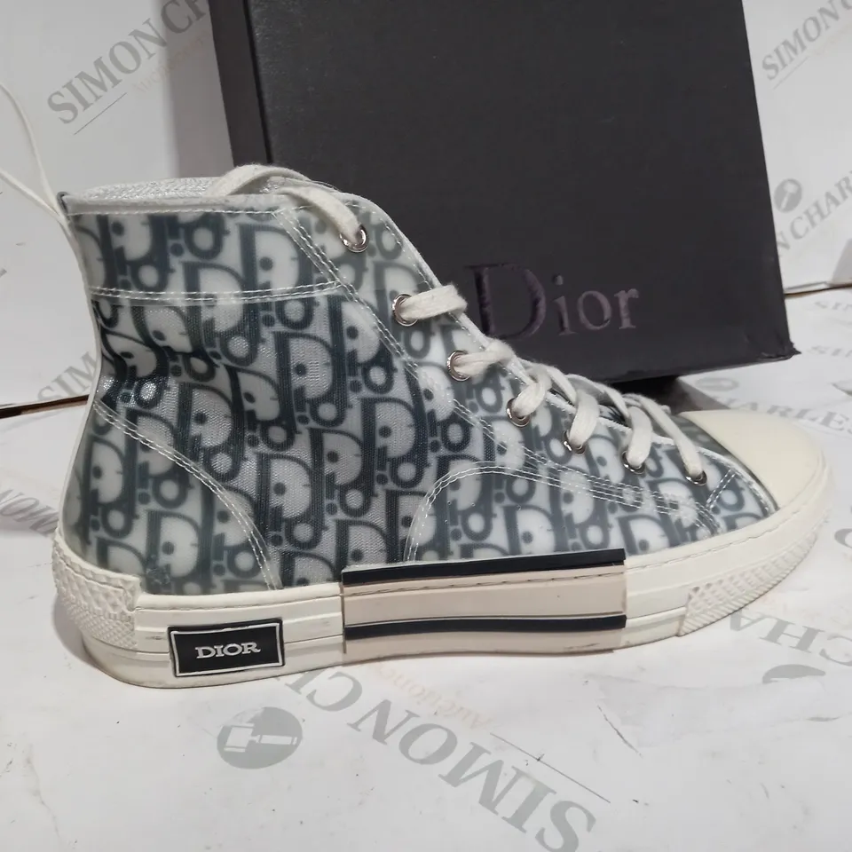 BOXED DIOR PRINT TRAINERS BLACK/WHITE - SIZE 43