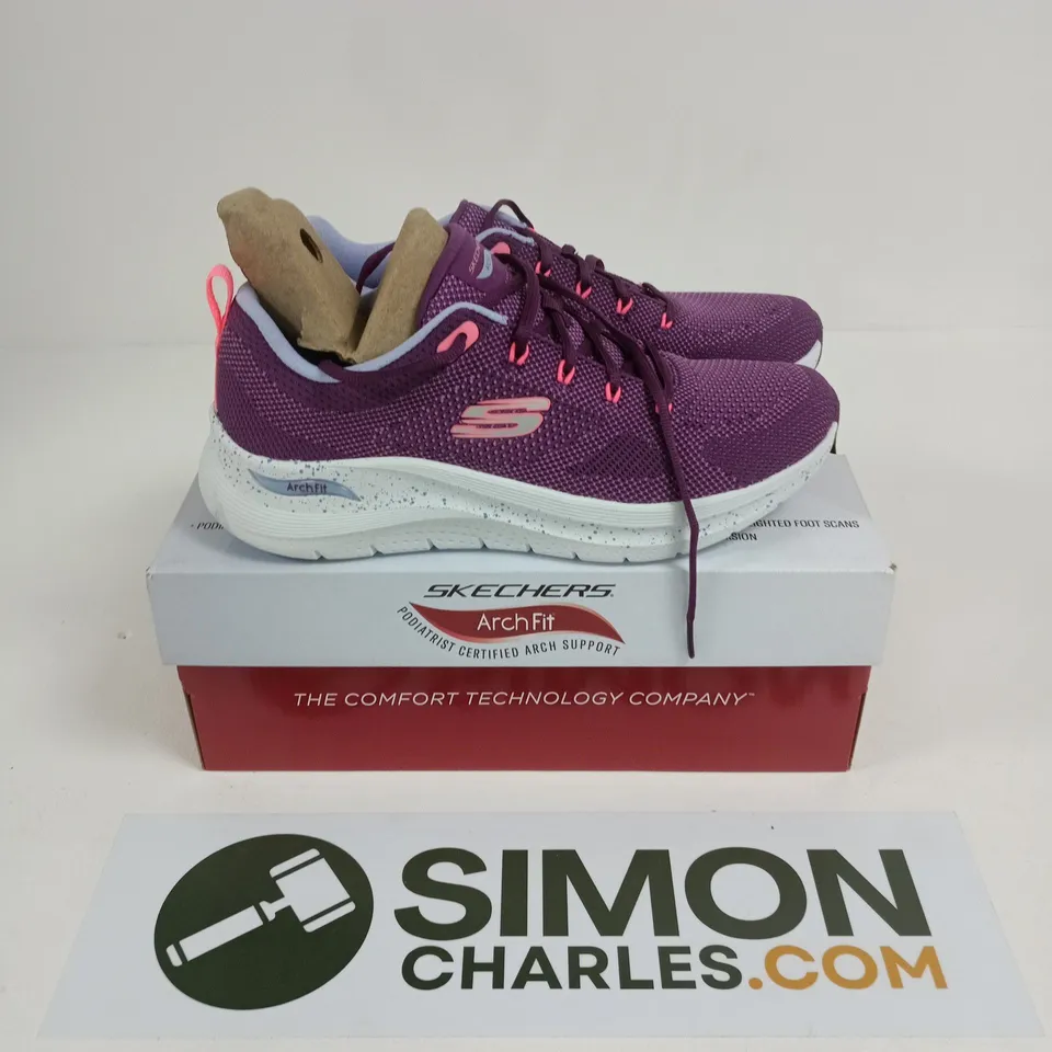 BOXED PAIR OF SKECHERS ARCHFIT TRAINERS IN PURPLE - UK 7