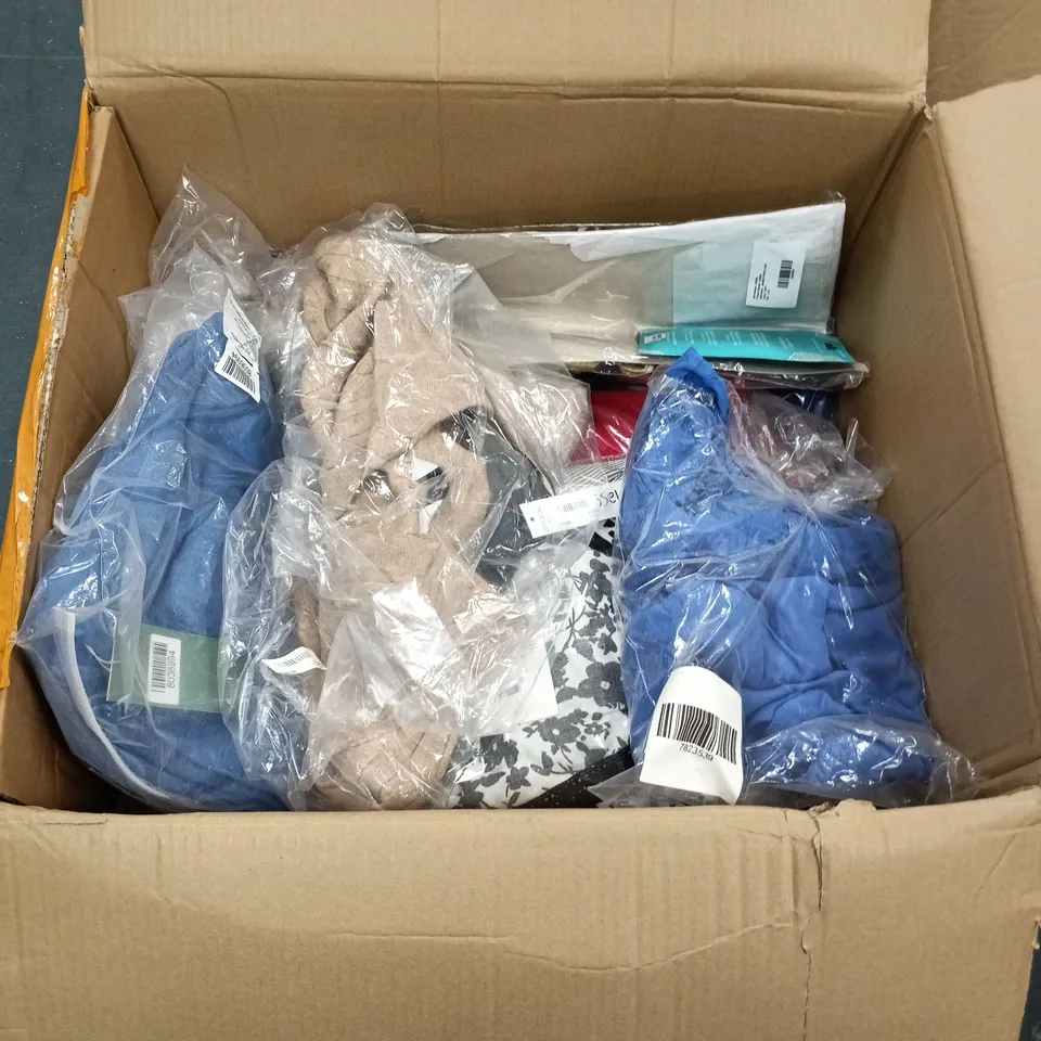 LOT OF APPROXIMATELY 40 ASSORTED CLOTHING ITEMS IN VARIOUS STYLES AND SIZES