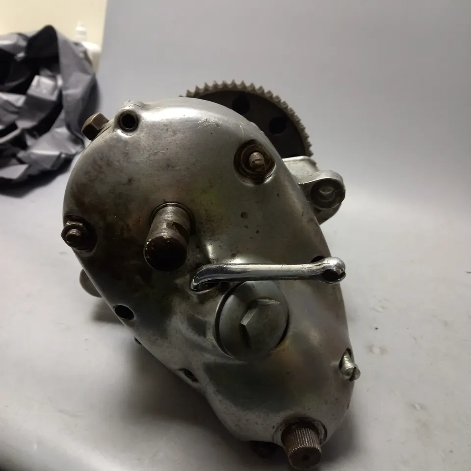 UNKNOWN SPECS GEARBOX /COLLECTION ONLY