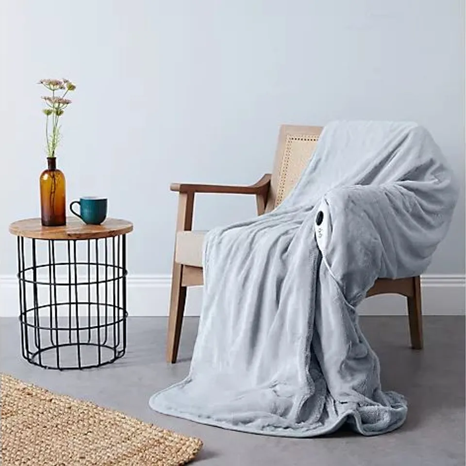 COZEE HOME FAMILY SIZED FAUX FUR & VELVETSOFT HEATED THROW IN GREY