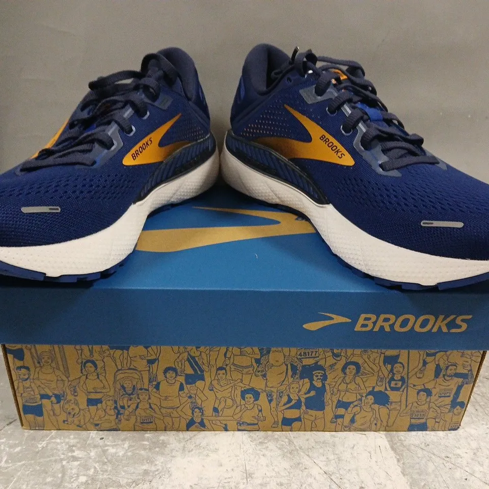 BOXED PAIR OF BROOKS ADRENALINE GTS 22 SHOES IN BLUE/ORANGE/WHITE SIZE UK 8.5