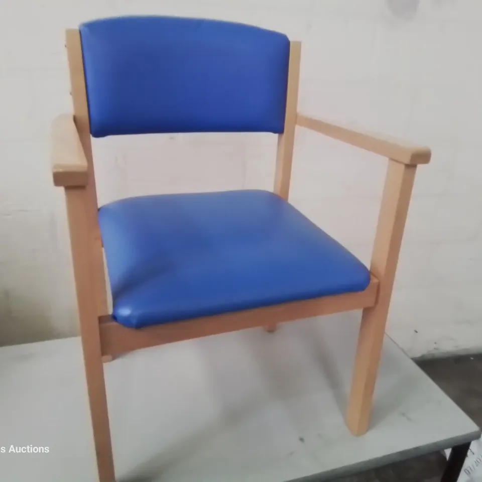 WAITING ROOM ARMCHAIR BLUE PU