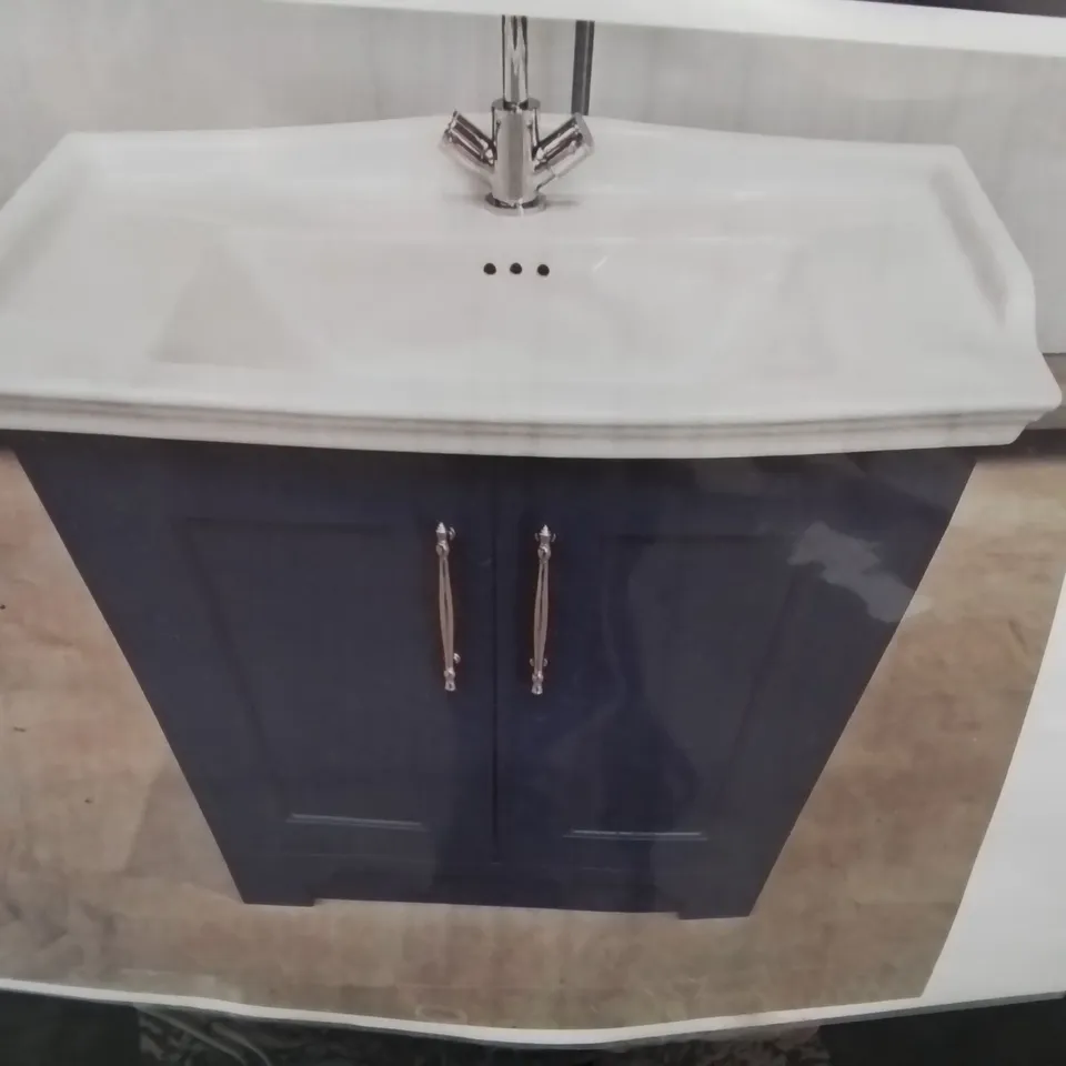 PALLET OF ASSORTED BATHROOM CABINETS AND FITTINGS 