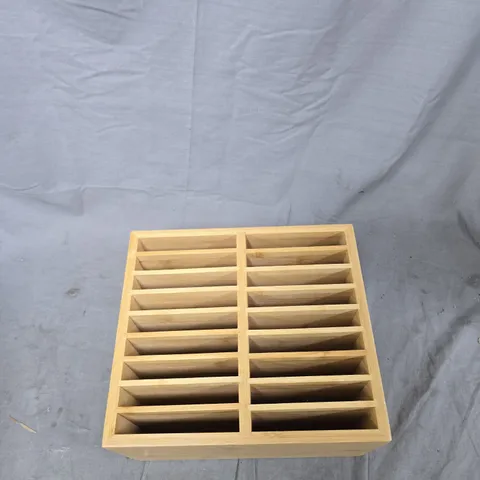 WOODEN 18-SLOT TWO-COLUMN DESK ORGANISER