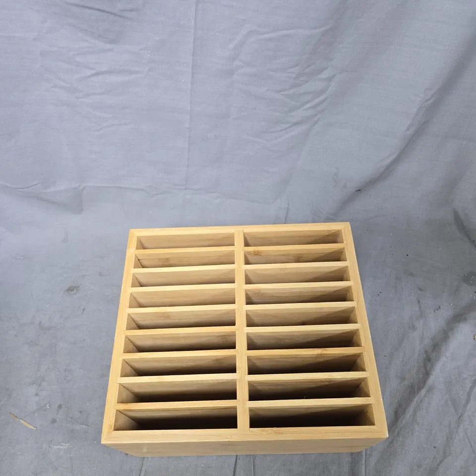 WOODEN 18-SLOT TWO-COLUMN DESK ORGANISER