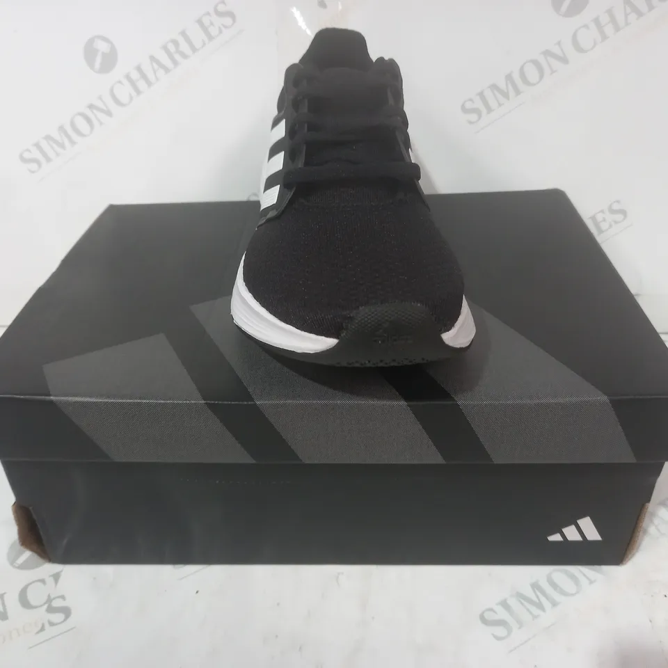 BOXED PAIR OF ADIDAS GALAXY 6 SHOES IN BLACK/WHITE UK SIZE 6