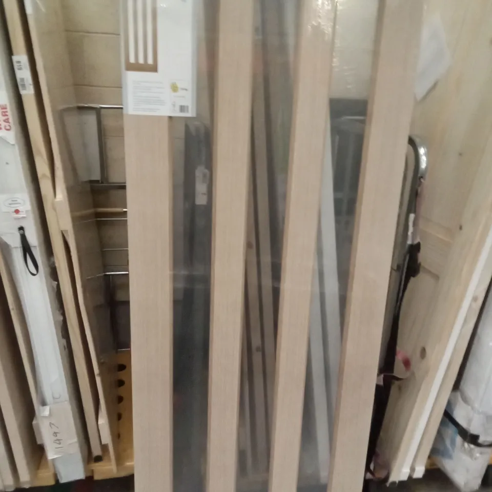 GEOM VERTICAL 3 PANEL OAK VENEER GLAZED INTERNAL DOOR 1981×762×35MM