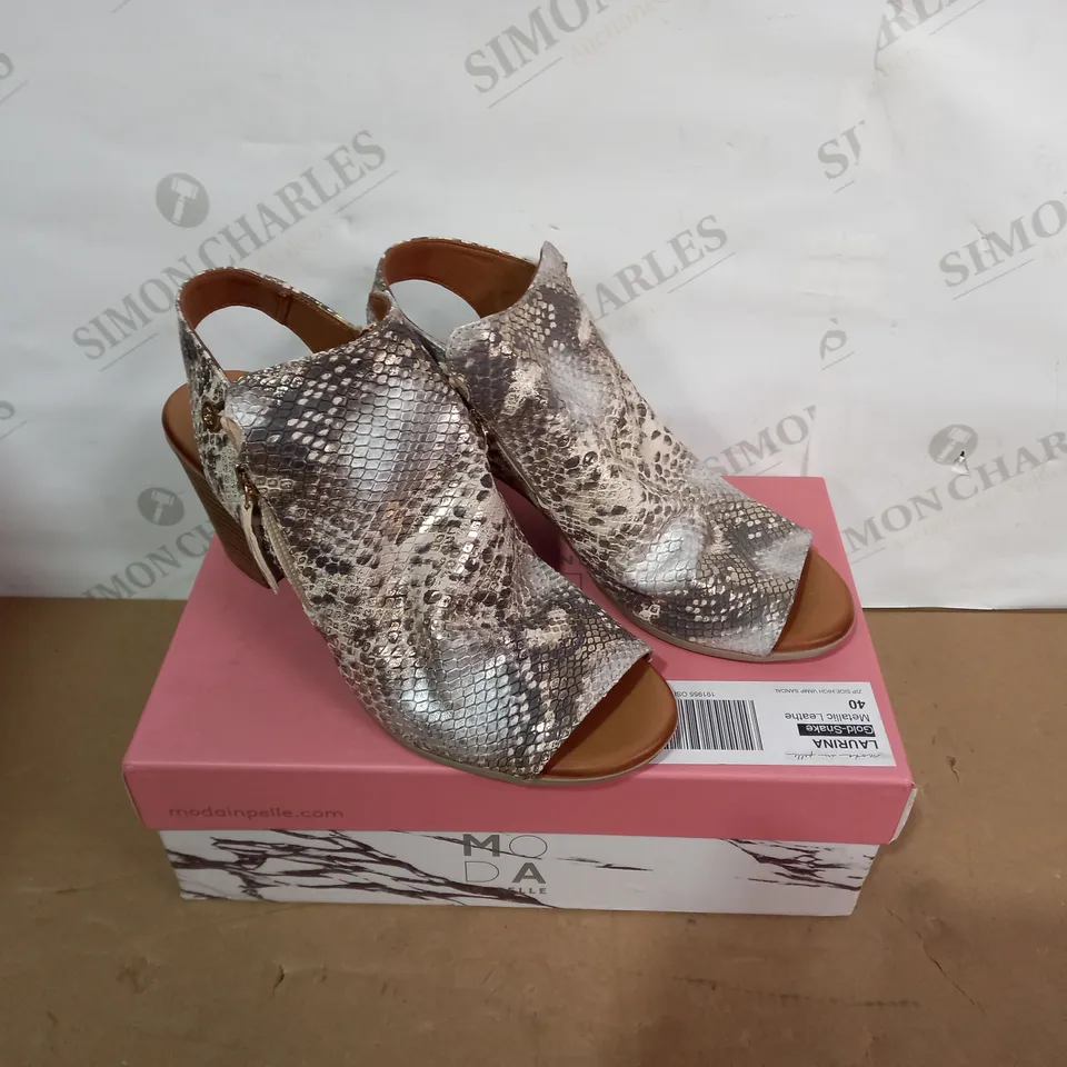 BOXED PAIR OF MODA IN PELLE HEELED SHOES - SIZE 40