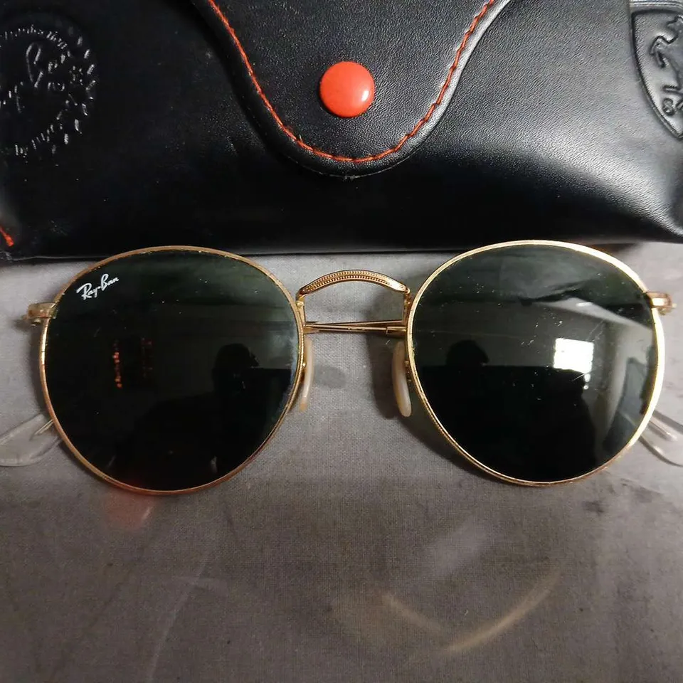 RAY-BAN AVIATOR SUNGLASSES – GOLD FRAME, BLACK LENSES