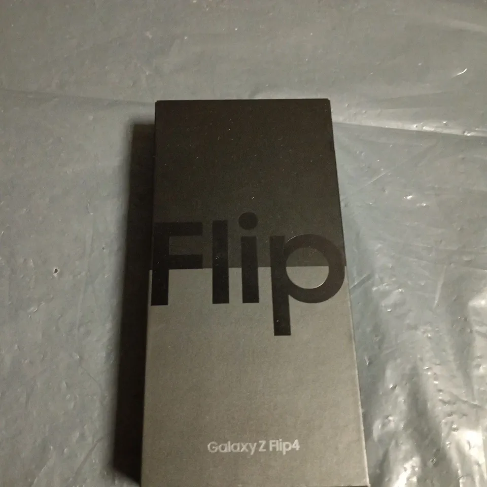 SAMSUNG GALAXY Z FLIP4 SMARTPHONE – BLACK – BOXED