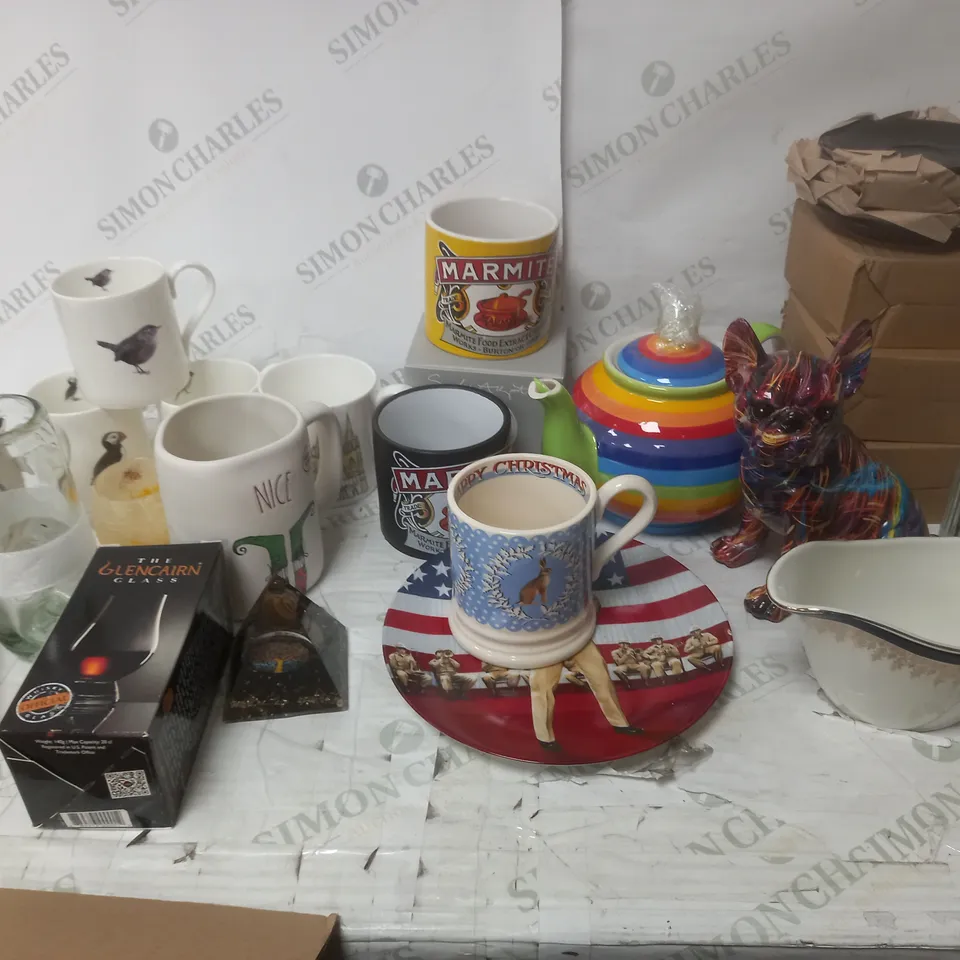 LOT OF ASSORTED HOUSEHOLD ITEMS TO INCLUDE CUPS, PLATES ORNAMENTS AND TEAPOTS - COLLECTION ONLY