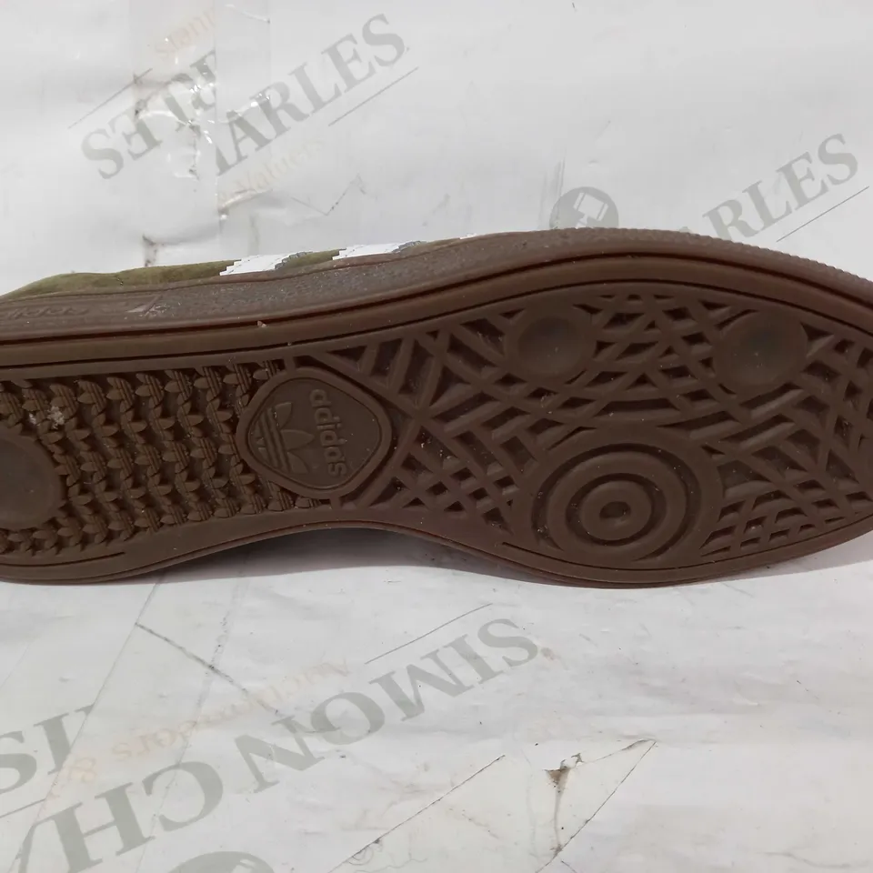 BOXED PAIR OF ADIDAS MUNCHEN TRAINERS IN GREEN/WHITE UK SIZE 8.5