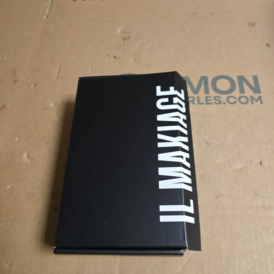 IL MAKIAGE WOKE UP LIKE THIS FOUNDATION AND MAKE UP BRUSH GIFT SET