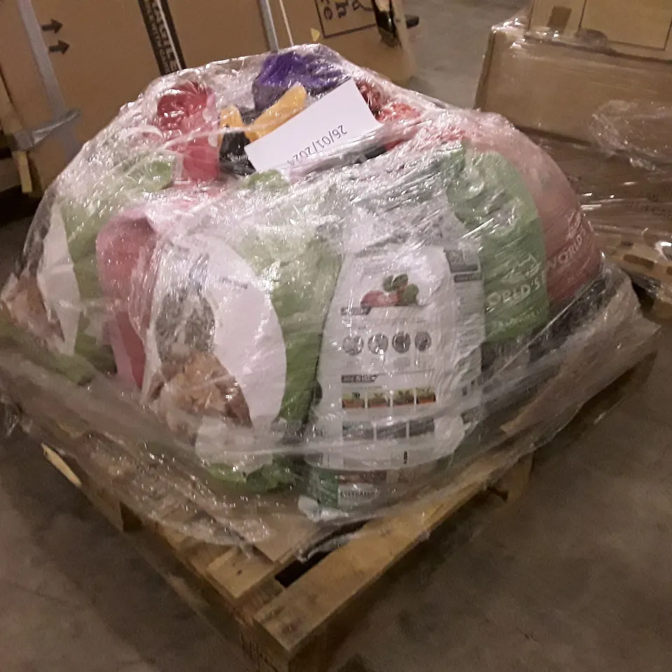 PALLET OF ASSORTED PET LITTER