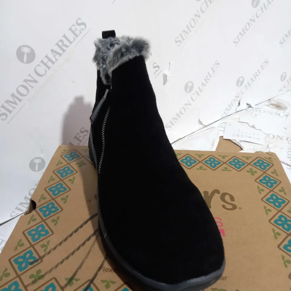 BOXED SKECHERS HIGH ZIP BOOTS, BLACK - SIZE 8
