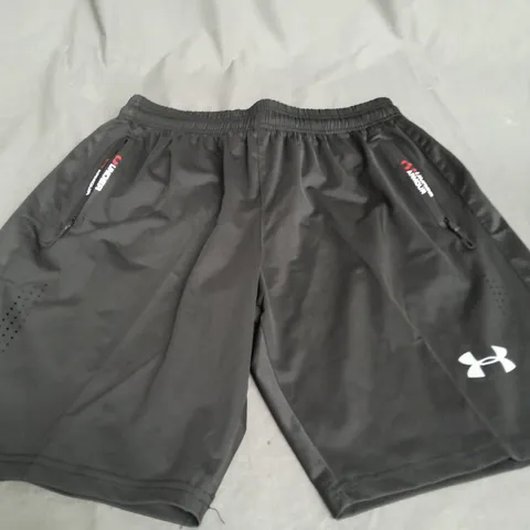 UNDER ARMOUR BLACK SHORTS - XL