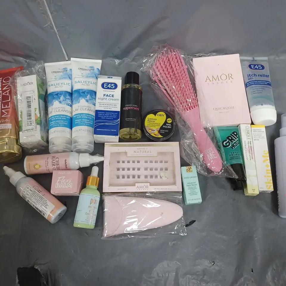 BOX OF APPROXIMATELY 12 ASSORTED COSMETIC ITEMS TO INCLUDE- E45 NIGHT CREAM - PIXL SKINTREATS - ESTEE LAUDER ETC.