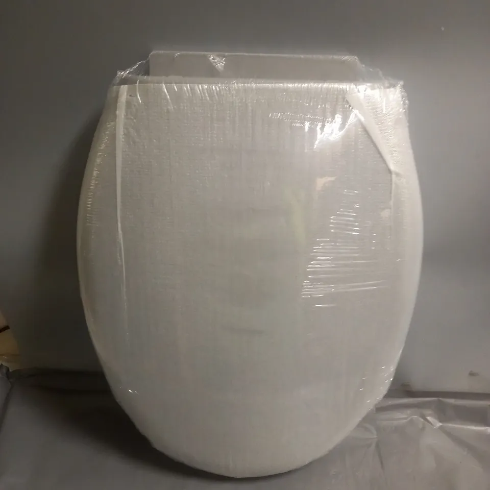 BOXED OPTIMAL PRODUCTS PLAIN PLASTIC TOILET SEAT 