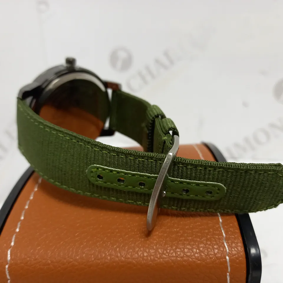 LA BANUS GREEN FABRIC STRAP WATCH