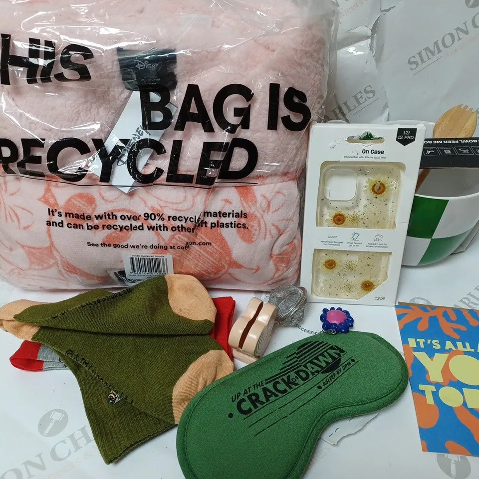 APPROXIMATELY 7 COTTON ON ITEMS INCLUDING DISNEY MICKEY MOUSE THROW, LARGE FOOD BOWL, SLEEP MASK