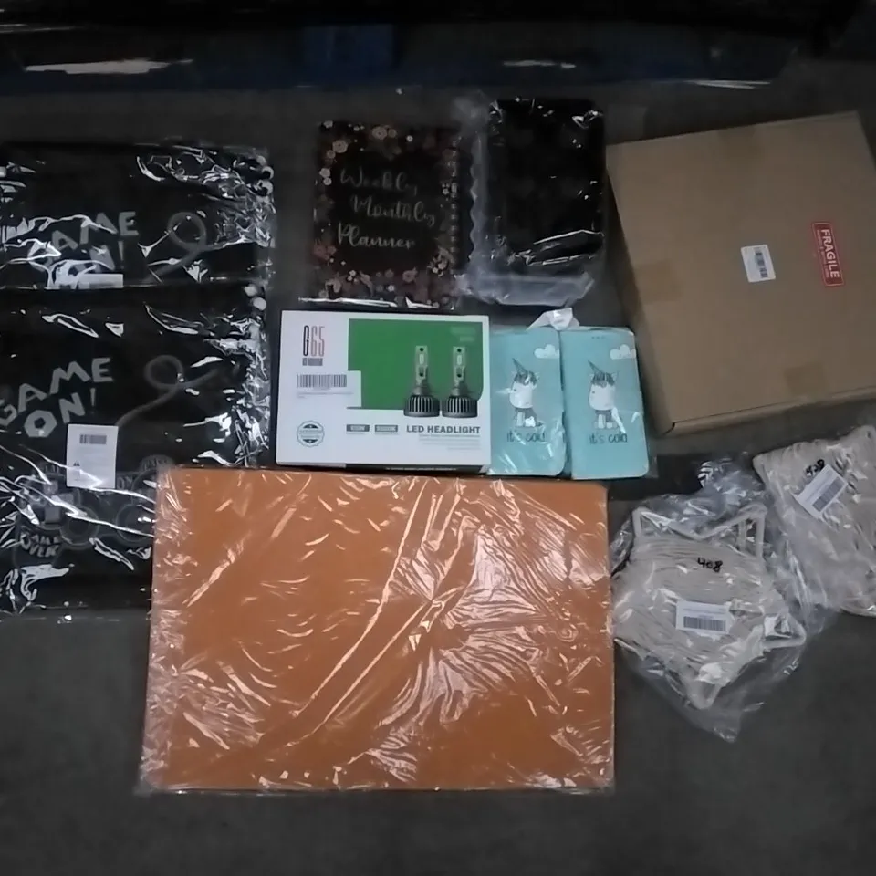 PALLET OF ASSORTED ITEMS INCLUDING LED HEADLAMP, SAMHITA STAR DREAMCATCHER, CHRISTMAS TREE TOPPER LIGHT, HELA TOMATO KETCHUP, FROZEN MAGIC SQUEEZE CUP, JUVALE PARTY FAVOR BAGS