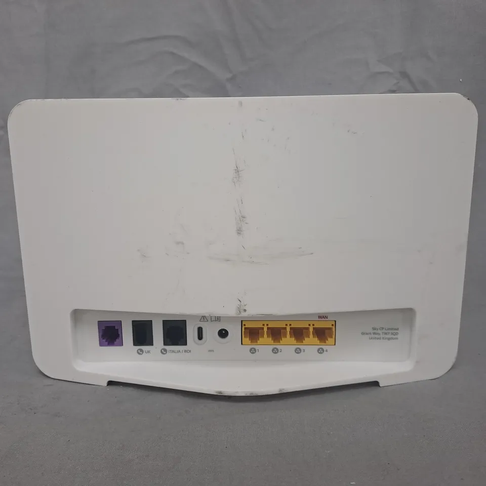 SKY SR213-02-UK-WHT WIRELESS ROUTER (WHITE)