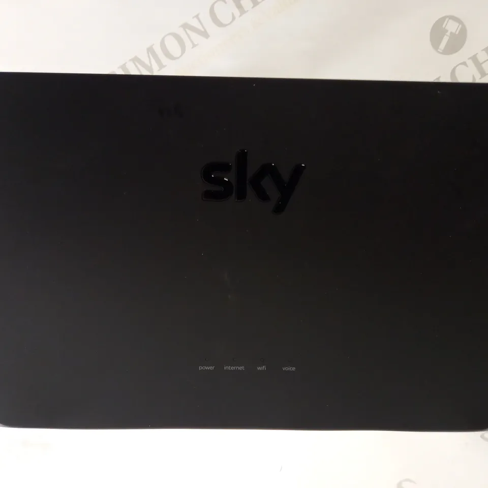 SKY Q BROADBAND HUB 4 - BLACK SR203