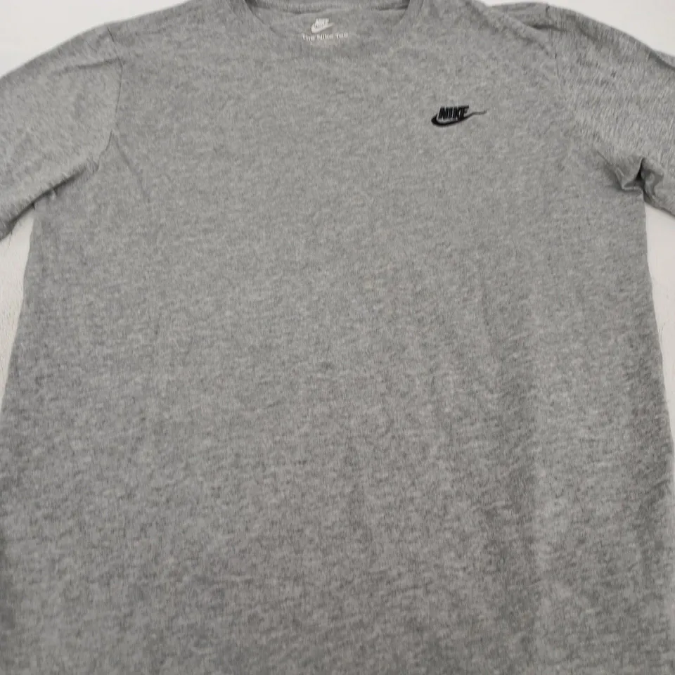 NIKE HEATHER GREY T-SHIRT -SIZE M