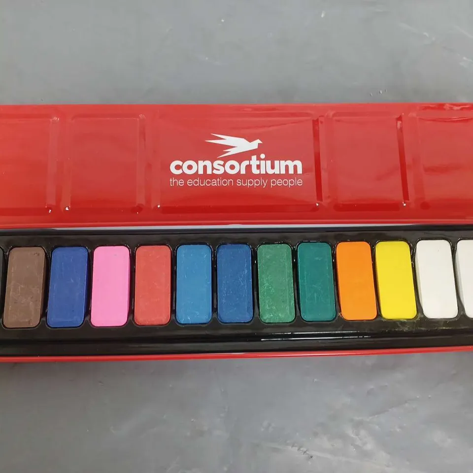 BOXED LOT OF APPROXIMATELY 20 CONSORTIUM WATER COLOUR PAINTS
