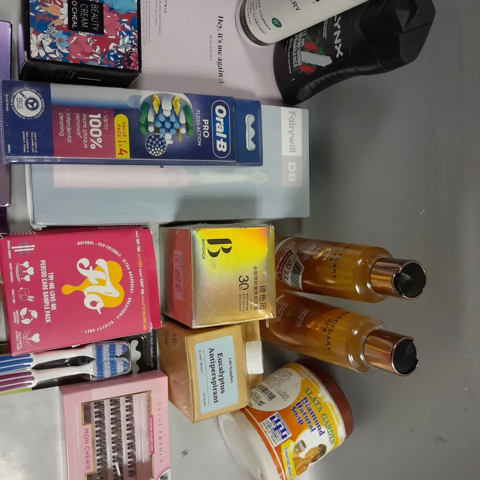 BOX OF APPROXIMATELY 15 COSMETIC ITEMS TO INCLUDE LYNX BODY WASH, TOOTHBRUSHES, TATTI LASHES, ETC