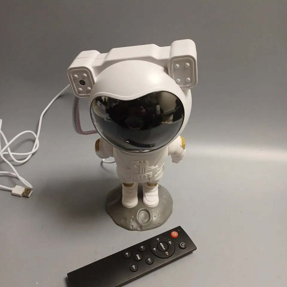 BOXED ASTRONAUT NEBULA PROJECTION LIGHT  