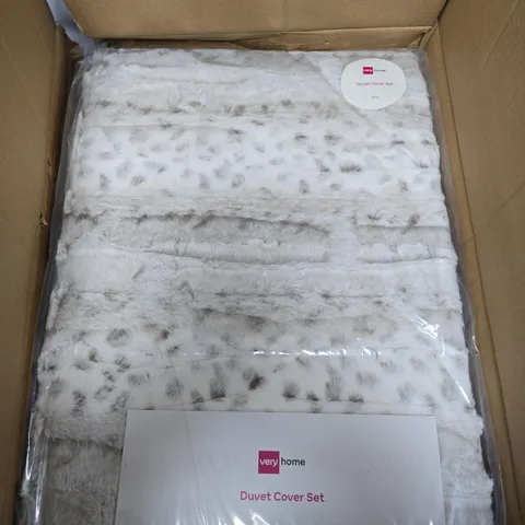 LEOPARD PRINT DESIGN FLEECE DUVET SET - KING