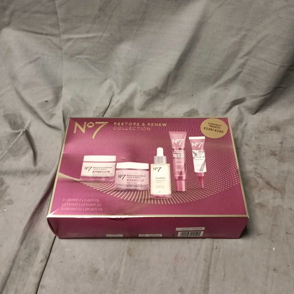 NO7 RESTORE & RENEW COLLECTION SKINCARE SET – BOXED FACIAL CREAMS, EYE CREAM & SERUM
