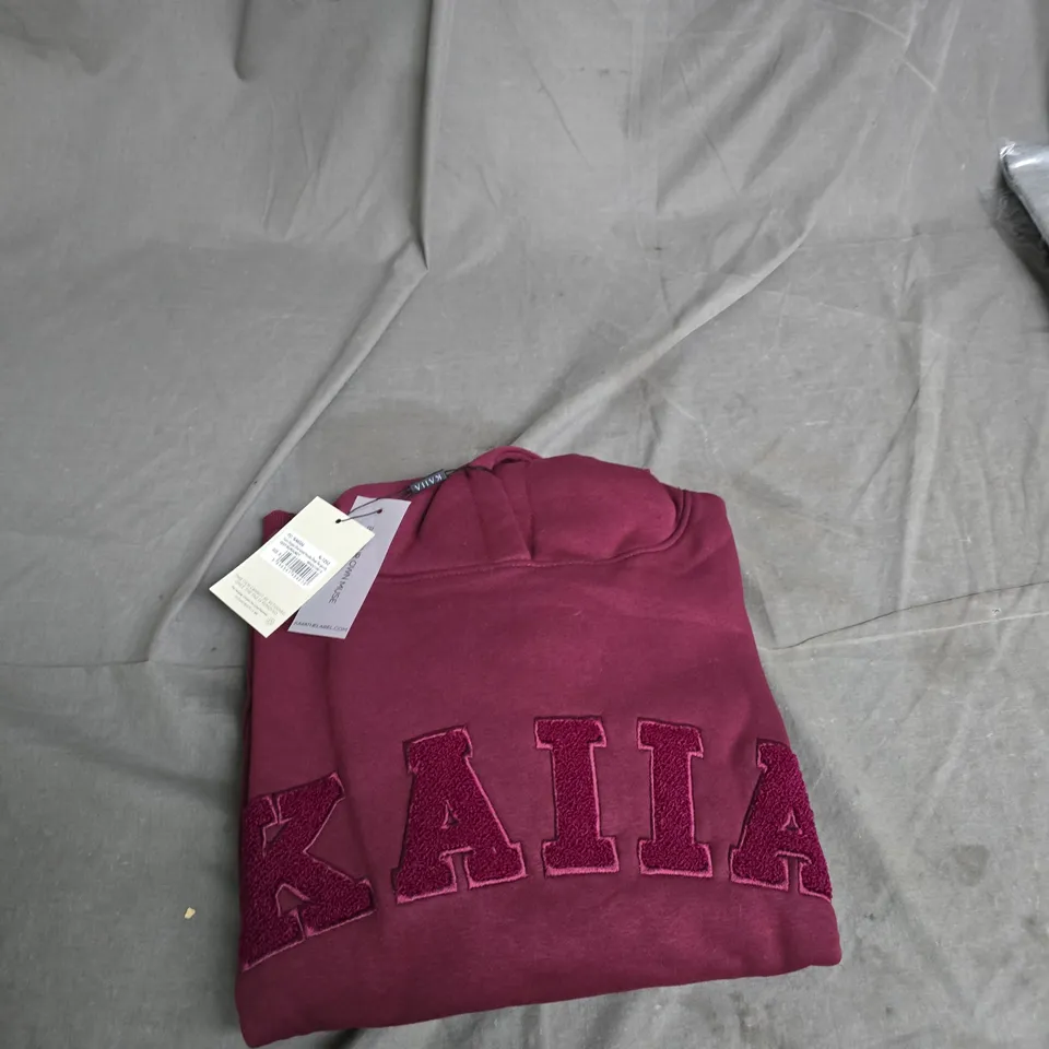 BOX OF APPROXIMATELY 15 ASSORTED CLOTHING ITEMS TO INCLUDE: BROWN COAT AND BURGUNDY JUMPER