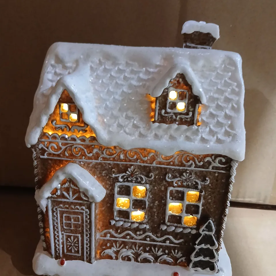 EIGHT GISELA GRAHAM LONDON CERAMIC CHRISTMAS VILLAGE HOUSE WITH LED LIGHTS