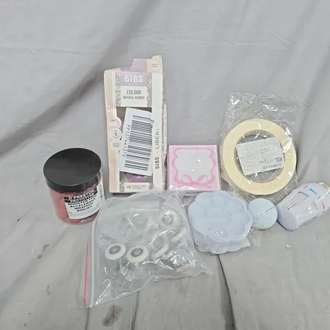 APPROXIMATELY 12 ASSORTED HOUSEHOLD ITEMS TO INCLUDE GOLF BALL, MONSTER FISH WRAPPED BOILIES, RADIATOR VALVE, ETC