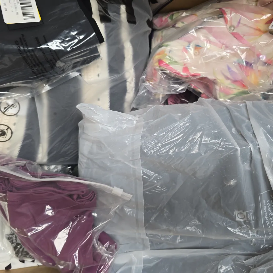 APPROXIMATELY 20 ASSORTED CLOTHING AND FASHION PRODUCTS IN VARIOUS STYLES AND SIZES - COLLECTION ONLY