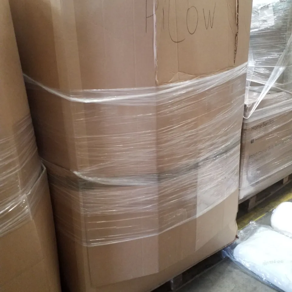 PALLET CONTAINING ASSORTED PILLOWS & CUSHIONS