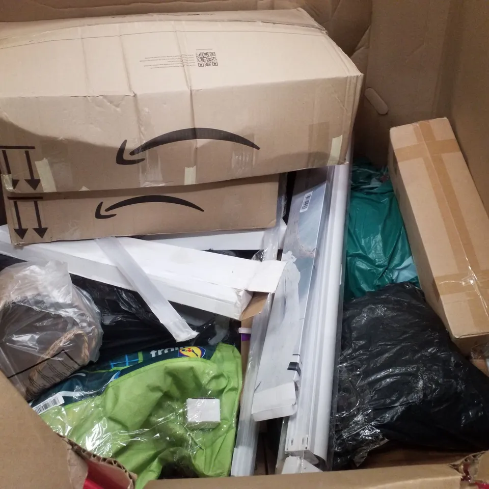 PALLET CONTAINING ASSORTED PRODUCTS INCLUDING OFFICE CHAIR, RETRACTABLE GATE, ROLLER BLIND, CHEST OF DRAWERS & FOLD SOCCER GOAL