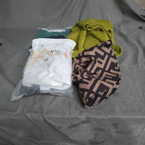 BOX OF APPROIXMATELY 15 ASSORTED CLOTHING ITEMS TO INCLUDE XXL TSHIRT, KNITTED GREEN TURTLE NECK JUMPER, HAT, XMAS TOP ETC