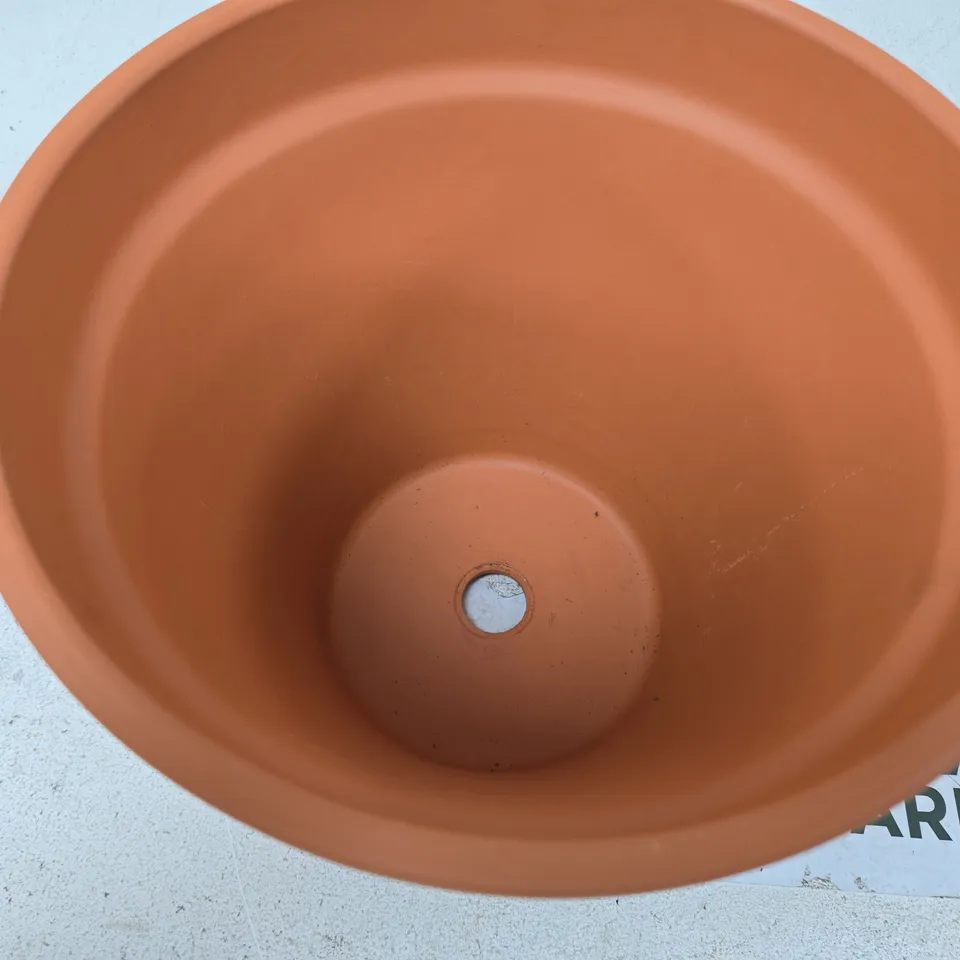 TERRACOTTA PLANT POT WITH DRAINAGE HOLE UNBOXED
